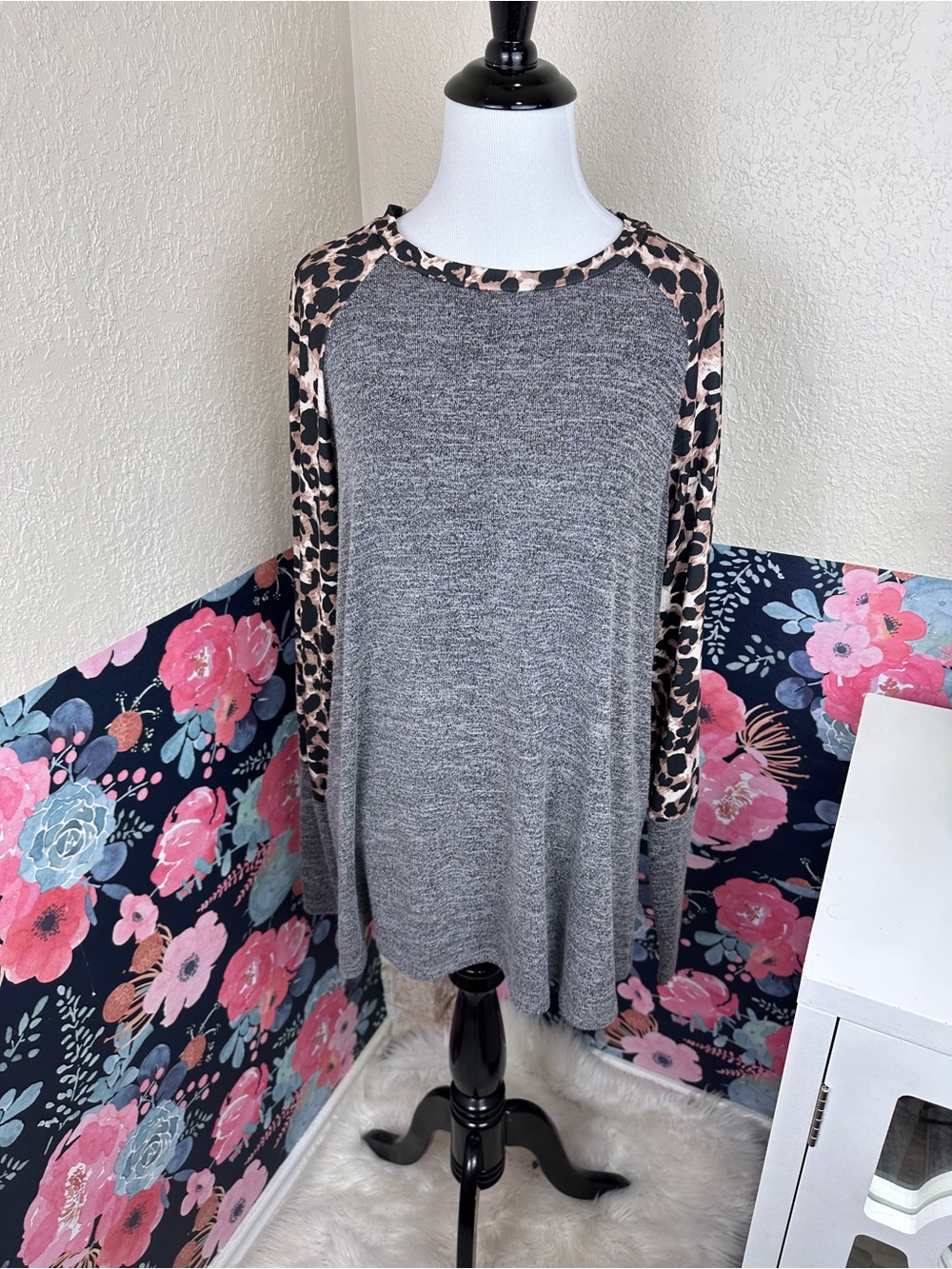 Heathered Grey Leopard Print Patch Long Sleeve Crewneck Top Size Large